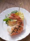 Closeup view of grilled king prawn tail with lemon and herb — Stock Photo