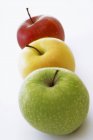 Три різні види яблук — стокове фото