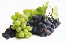 Black and green grapes — Stock Photo