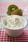 Cottage cheese in small bowl — Stock Photo
