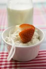 Cottage cheese and strawberry — Stock Photo