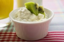 Cottage cheese in bowl — Stock Photo