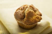 Muffin on fabric napkin — Stock Photo