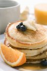 Pancakes with butter and fruit — Stock Photo