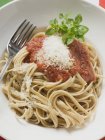 Linguine pasta with tomato sauce — Stock Photo