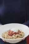 Тарілка лінгвістичної макарони з томатним соусом — стокове фото