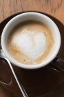 Xícara de café expresso com espuma de leite — Fotografia de Stock