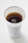 Café preto em copo de plástico — Fotografia de Stock