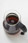 Schwarzer Kaffee in Glaskanne — Stockfoto