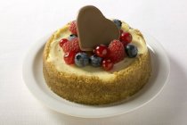 Mini-cheesecake con bacche miste — Foto stock