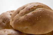 Pão de gergelim cozido no montão — Fotografia de Stock