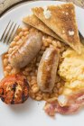 Baked beans, scrambled egg and sausages — Stock Photo