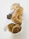 Croissant und süßes Gebäck — Stockfoto