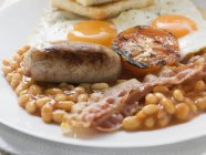 Baked beans, sausage and bacon — Stock Photo