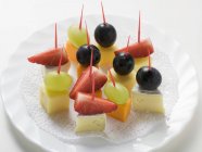 Formaggi e antipasti di frutta — Foto stock
