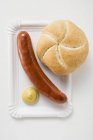 Bratwurst de salsicha com mostarda — Fotografia de Stock