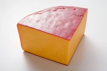 Cuña de queso Cheddar - foto de stock