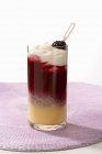Closeup view of Advocaat cocktail with berries — Stock Photo