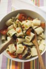 Паста салат з овочами на грилі — стокове фото