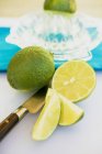 Limes fraîches juteuses — Photo de stock