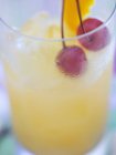 Cocktail di frutta con ciliegie — Foto stock