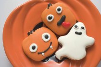 Halloween biscuits on plate — Stock Photo