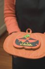 Halloween-Keks mit Namen auf Topfhalter — Stockfoto