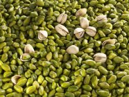 Shelled and unshelled pistachios — Stock Photo