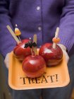 Vassoio di mele caramellate per Halloween — Foto stock