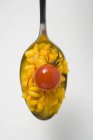 Risotto allo zafferano con pomodoro ciliegia — Foto stock