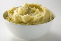 Mashed potatoes in bowl — Stock Photo