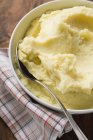 Mashed potatoes in bowl — Stock Photo