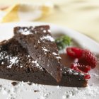 Кусочки шоколадного пирога — стоковое фото