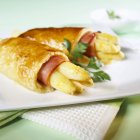 Ham and asparagus rolls in puff pastry — Stock Photo