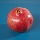 Fresh ripe pomegranate — Stock Photo
