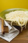 Tigela de macarrão de espaguete cozido — Fotografia de Stock