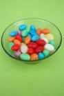 Цветные сахарные яйца — стоковое фото