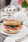 Cream cheese, smoked salmon and onion in bagel — Stock Photo