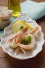 Scampi with lemon and parsley — Stock Photo