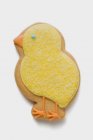Печенье в форме желтого цыпленка — стоковое фото