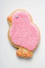 Biscotto in forma di pulcino rosa — Foto stock