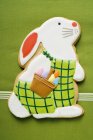 Galleta en forma de conejo de Pascua - foto de stock