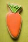 Пасхальное печенье в виде моркови — стоковое фото