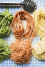 Стрічкові макарони та спагетті — стокове фото