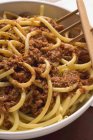 Pasta maccheroni con sugo tritato — Foto stock