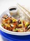 Asian vegetable stir-fry with rice — Stock Photo