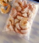 Crevettes congelées dans l'emballage — Photo de stock