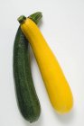 Abobrinhas amarelas e verdes — Fotografia de Stock