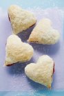 Heart-shaped jam-filled biscuits — Stock Photo