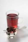 Verre de thé aux fruits — Photo de stock